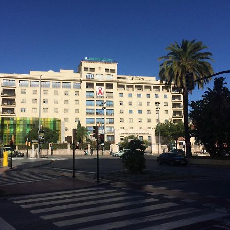 Malaga Habitacion En Apartamento Carlos Haya Apartman Kültér fotó